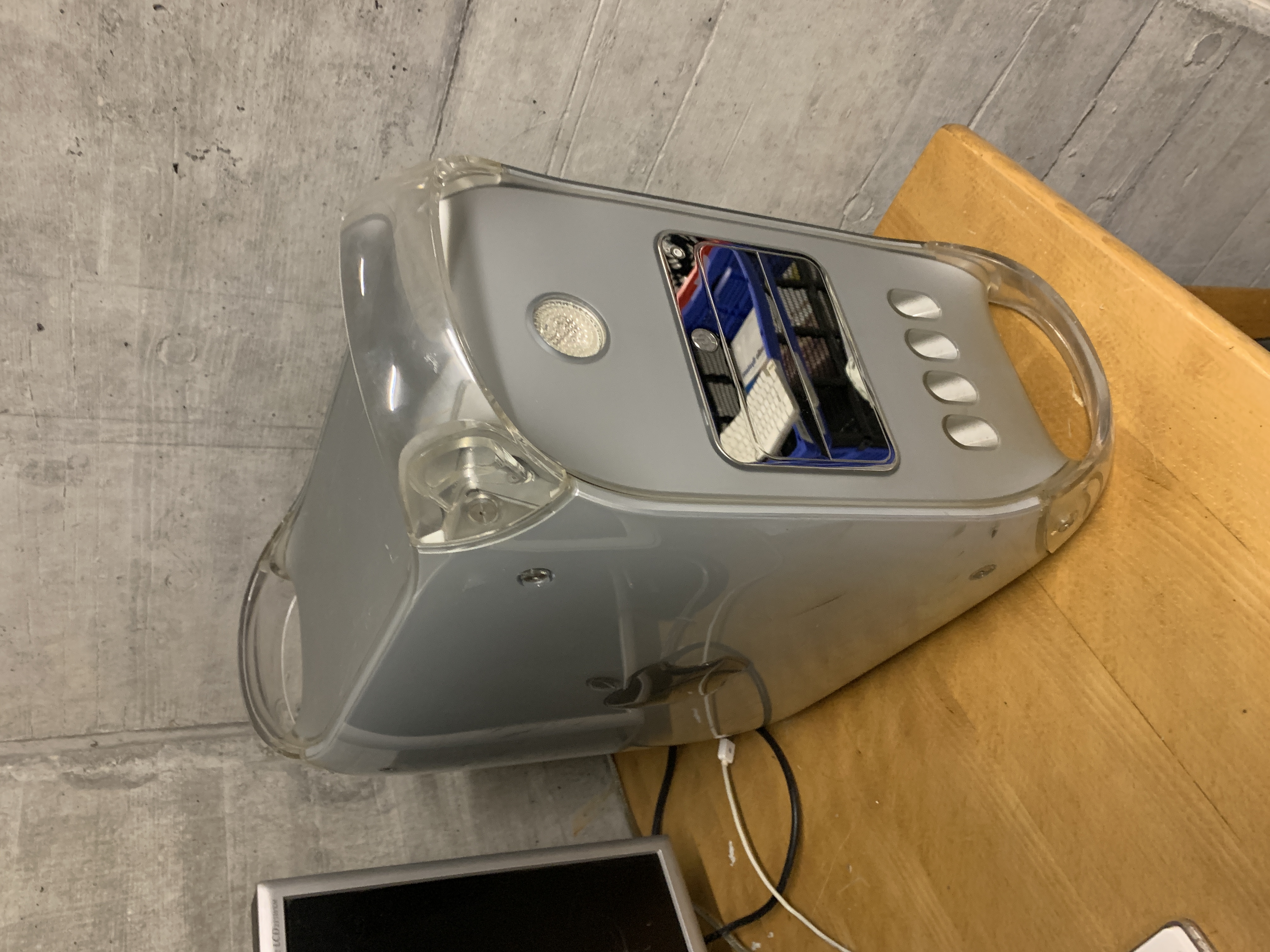 PowerMac G4 mirrored